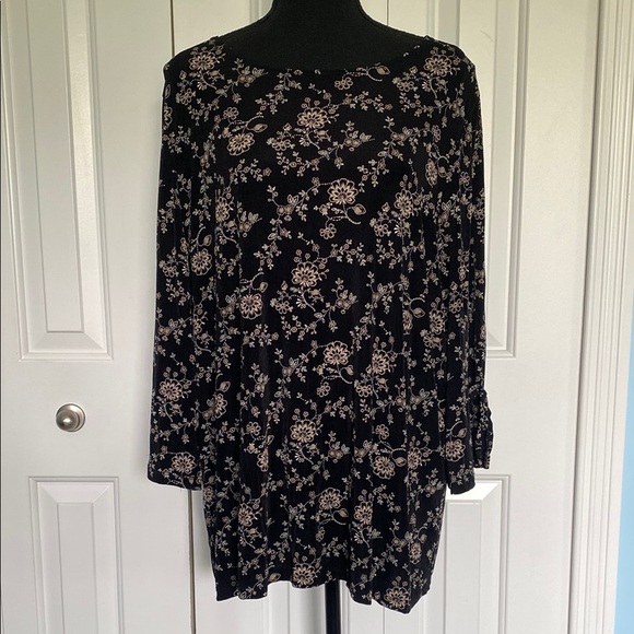 Beautiful Studio 1940 2X Black Top With Cream Floral Pattern With Strawberries - Picture 5 of 6